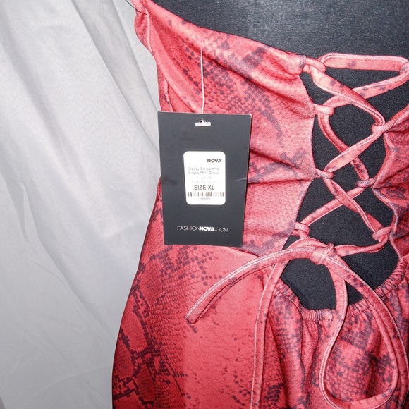 Fashion Nova Sassy Serpertine Snake Mini Dress Bergundy Size XL - Picture 8 of 14